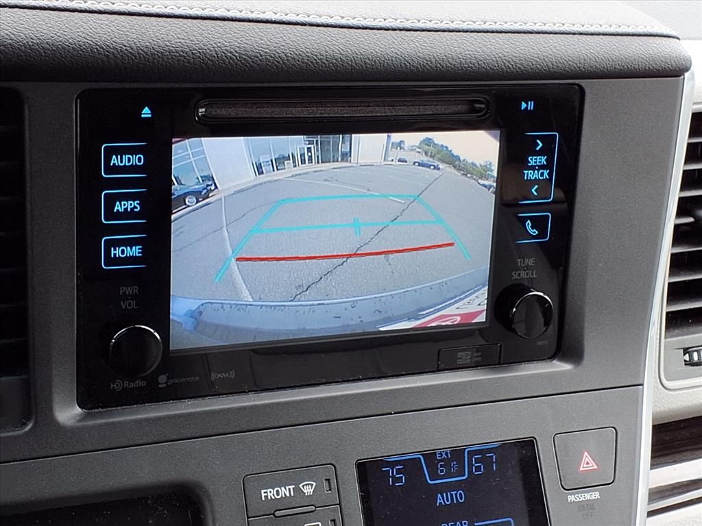 2016 Toyota Sienna XLE Premium photo 13