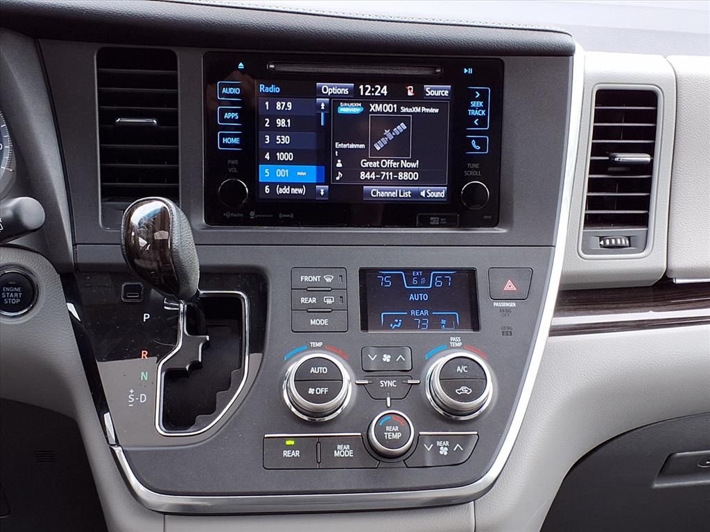 2016 Toyota Sienna XLE Premium photo 12