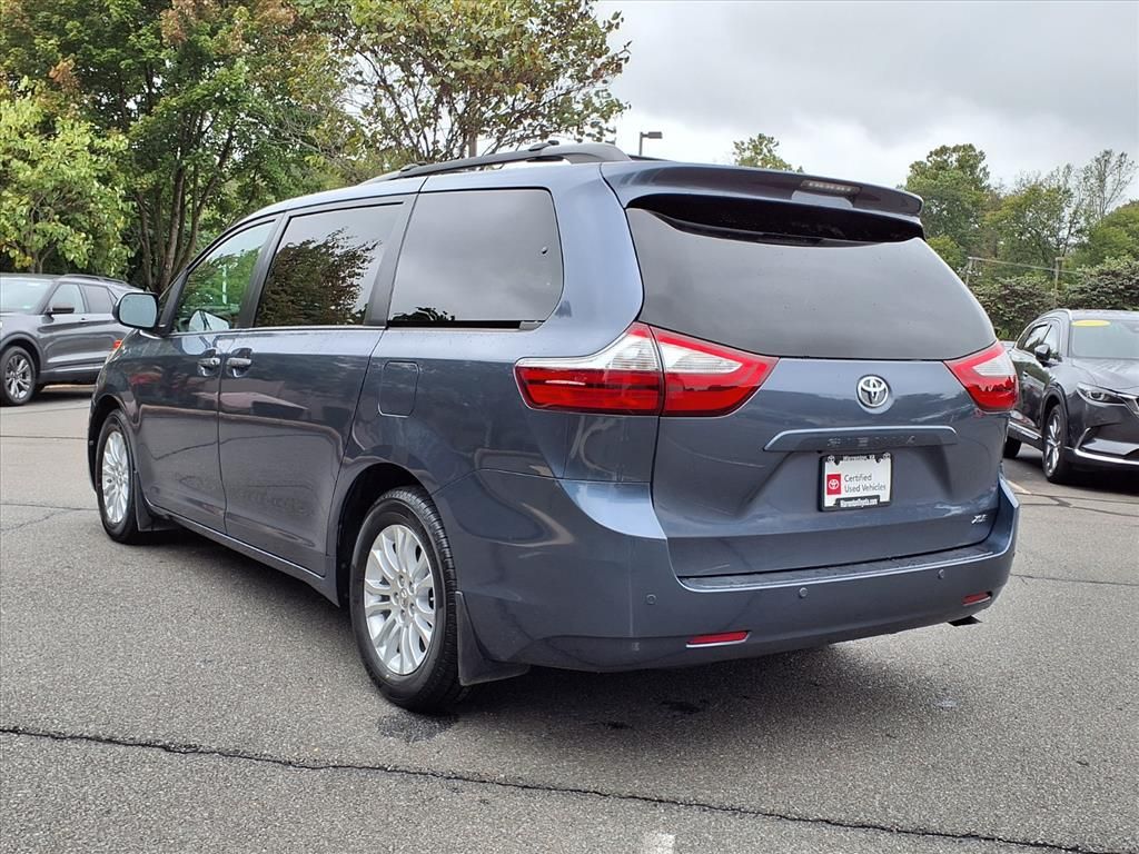 2016 Toyota Sienna XLE Premium photo 7