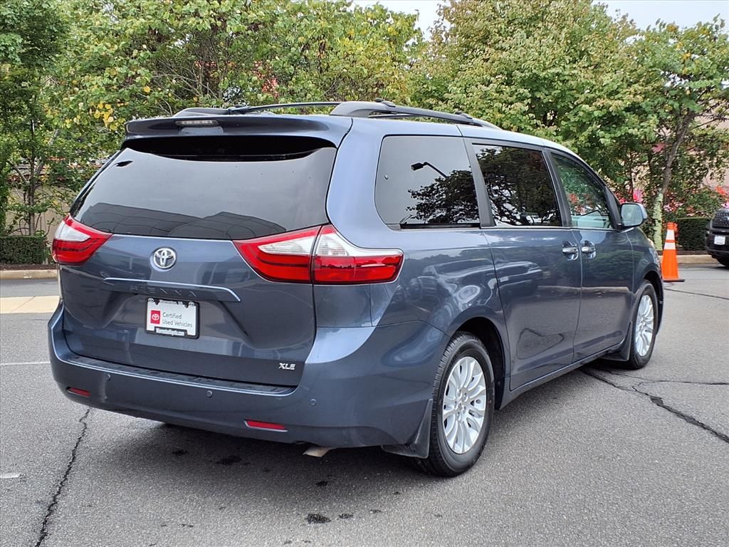 2016 Toyota Sienna XLE Premium photo 9