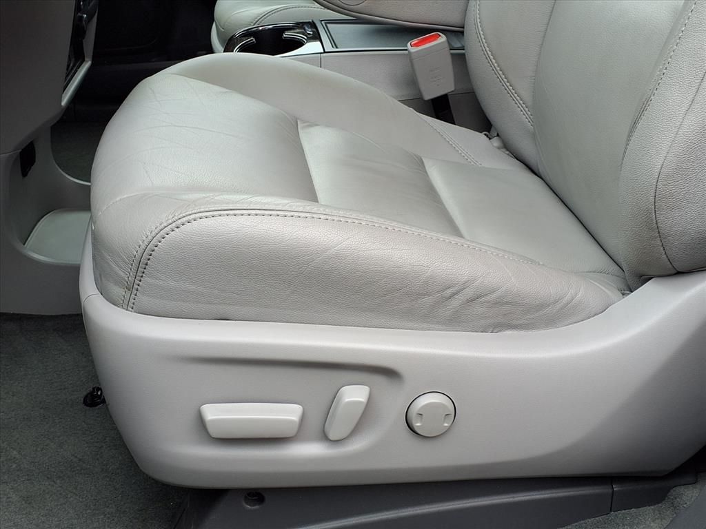 2016 Toyota Sienna XLE Premium photo 3
