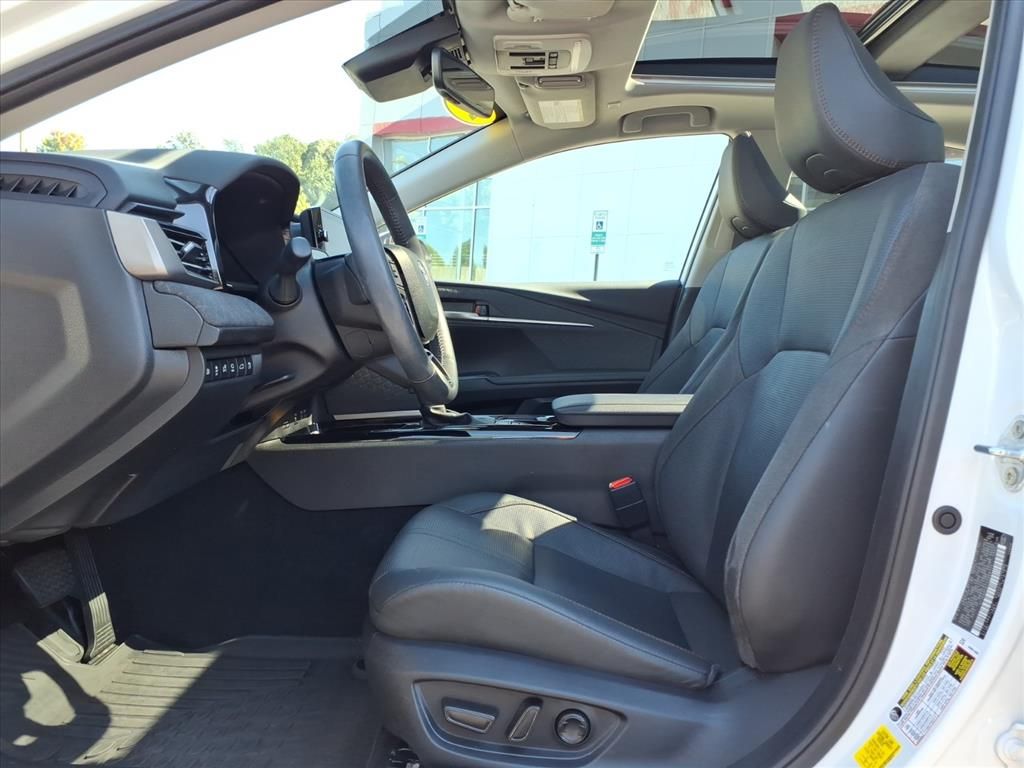 2025 Toyota Camry Hybrid XLE photo 2