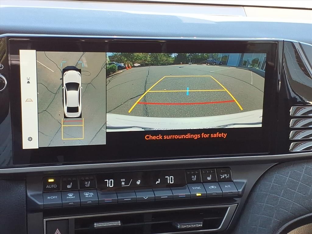 2025 Toyota Camry Hybrid XLE photo 13