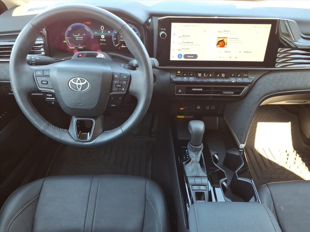 2025 Toyota Camry Hybrid XLE photo 10
