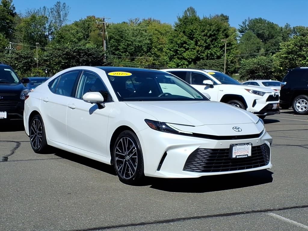 2025 Toyota Camry Hybrid XLE photo 9