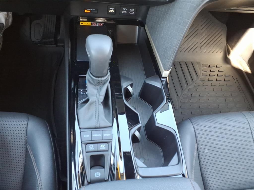 2025 Toyota Camry Hybrid XLE photo 14