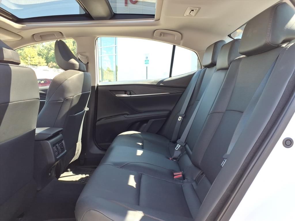 2025 Toyota Camry Hybrid XLE photo 5