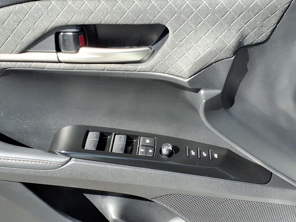 2025 Toyota Camry Hybrid XLE photo 4