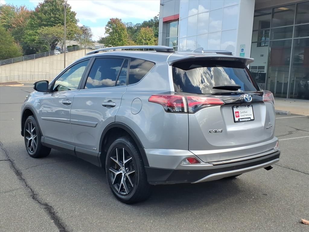 2018 Toyota RAV4 SE photo 2
