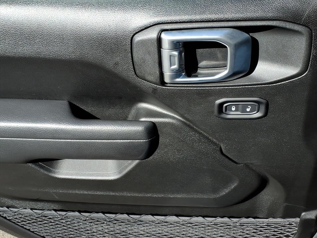 2025 Jeep Wrangler Sport photo 4