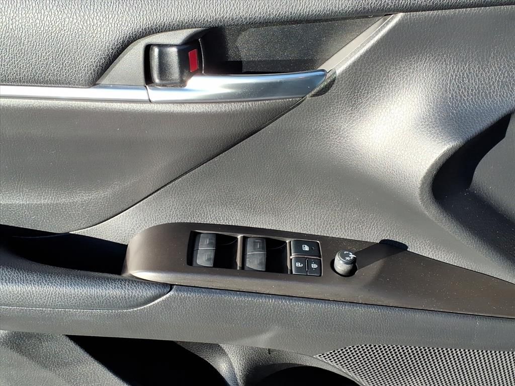 2021 Toyota Camry SE photo 4