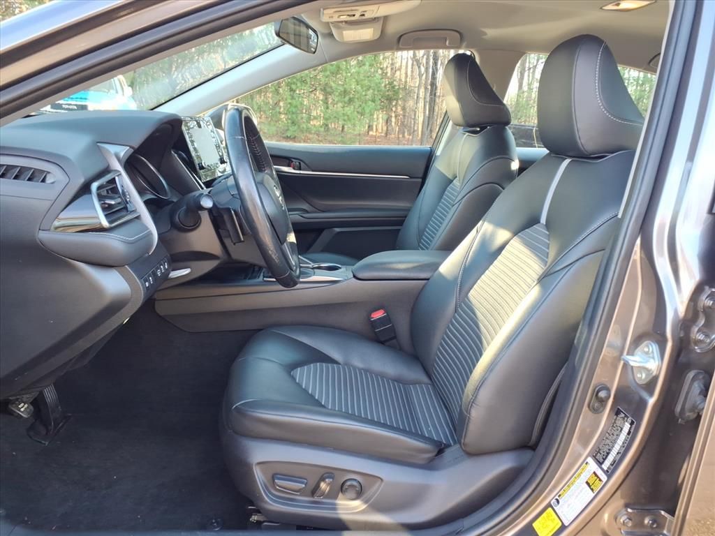 2021 Toyota Camry SE photo 2