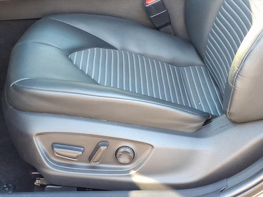 2021 Toyota Camry SE photo 3