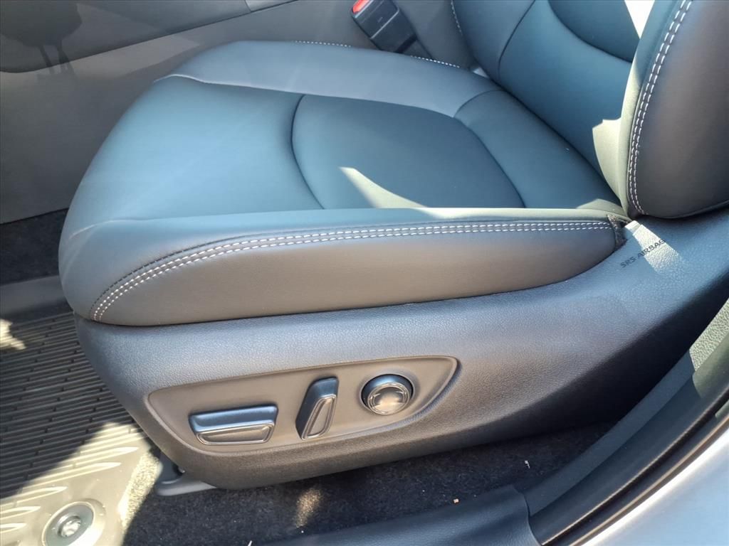 2025 Toyota RAV4 XLE Premium photo 3