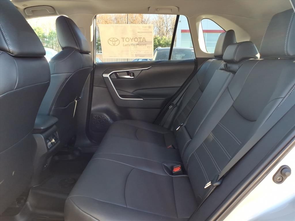 2025 Toyota RAV4 XLE Premium photo 4