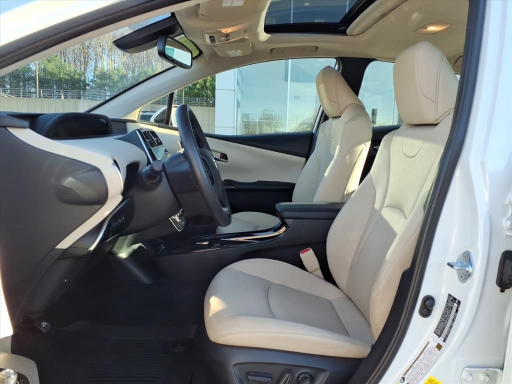 2022 Toyota Prius XLE photo 2