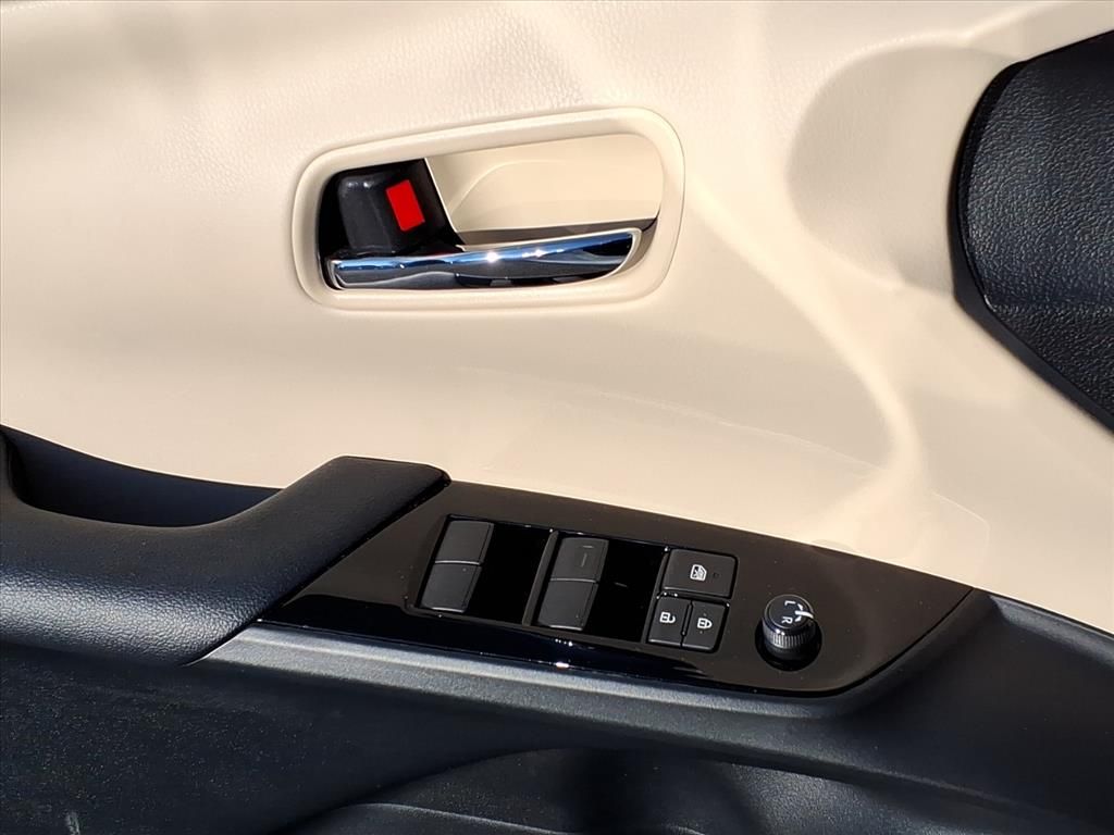2022 Toyota Prius XLE photo 4