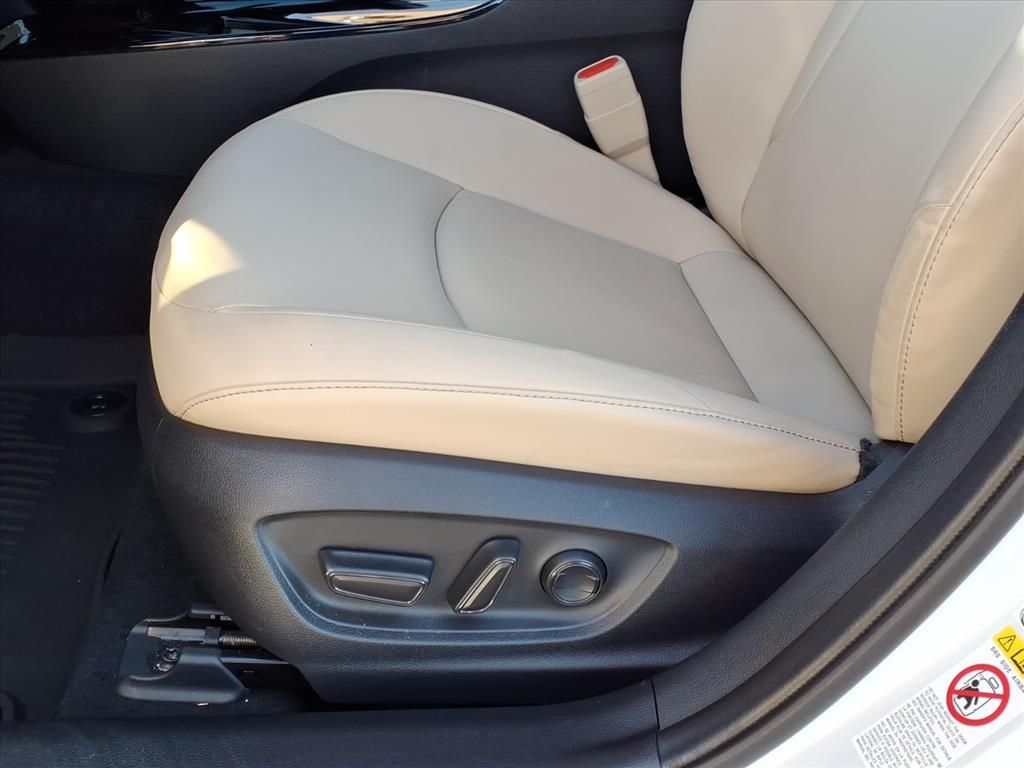 2022 Toyota Prius XLE photo 3