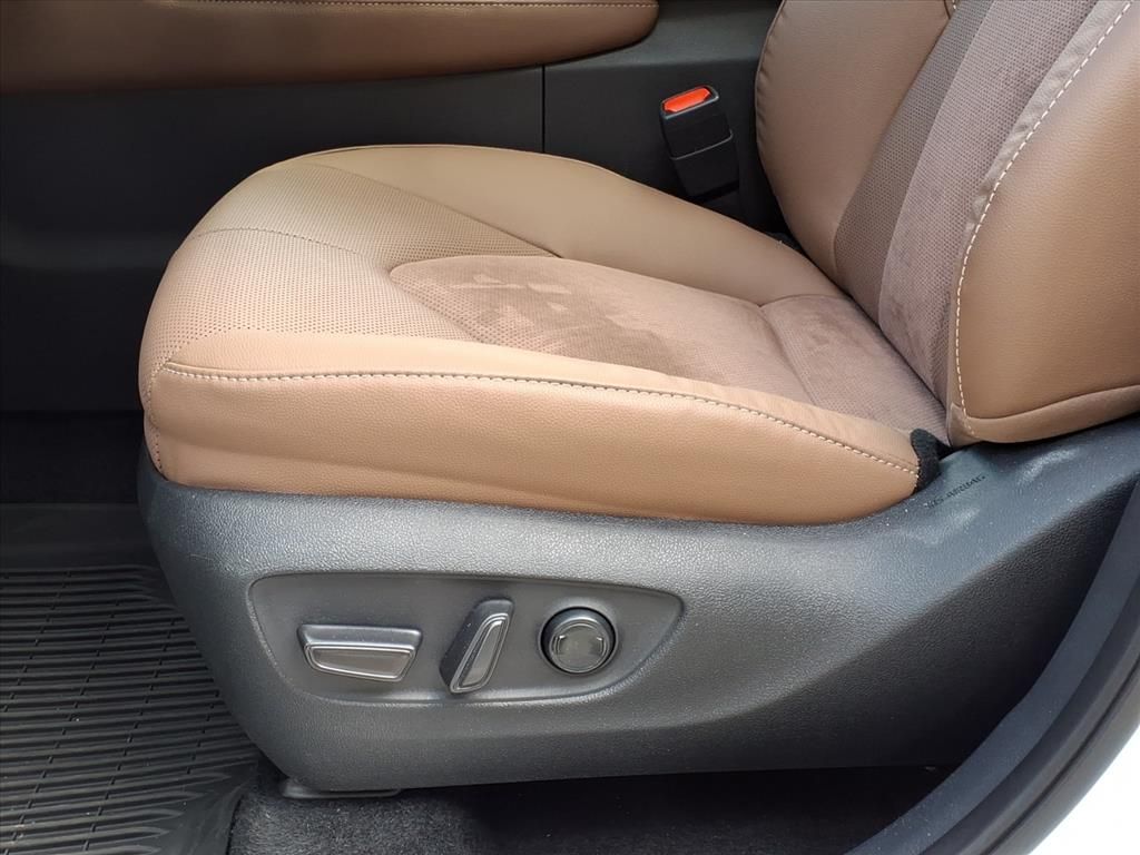 2025 Toyota Highlander Hybrid Platinum photo 3