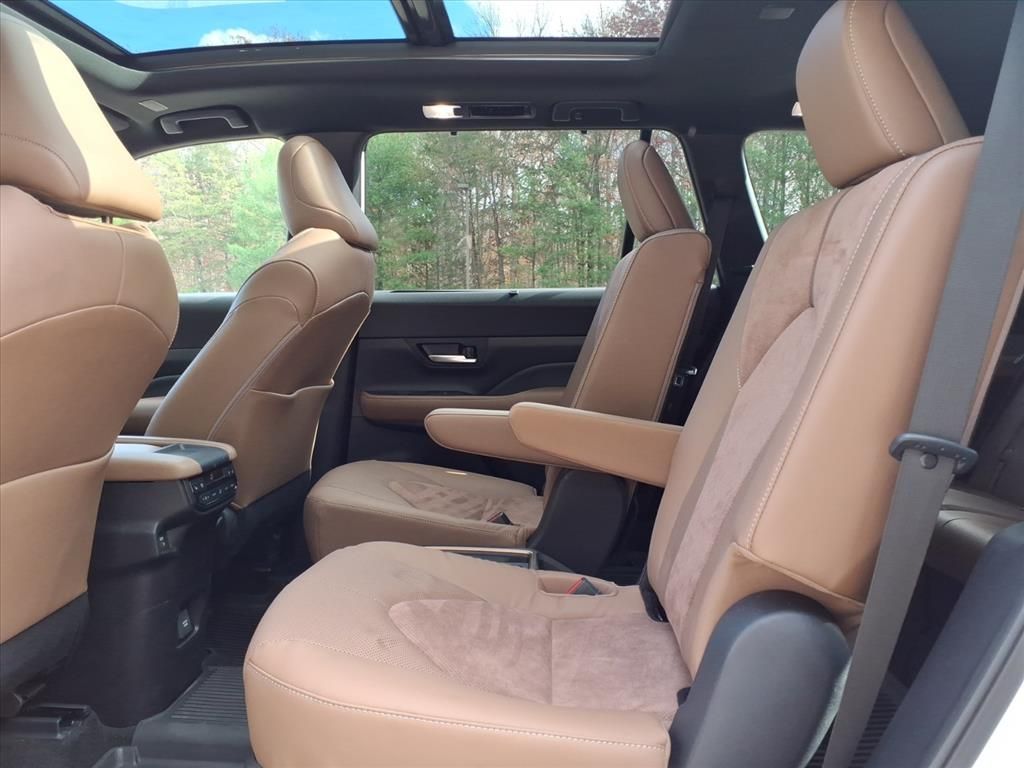 2025 Toyota Highlander Hybrid Platinum photo 4