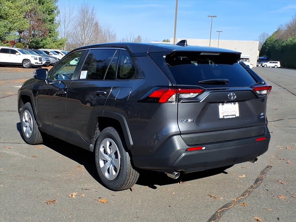 2025 Toyota RAV4 LE photo 4