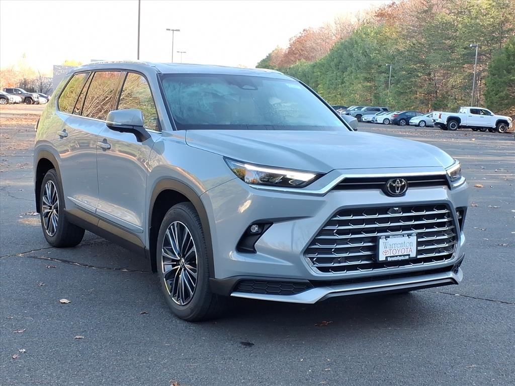 2026 Toyota Highlander Hybrid Platinum photo 4