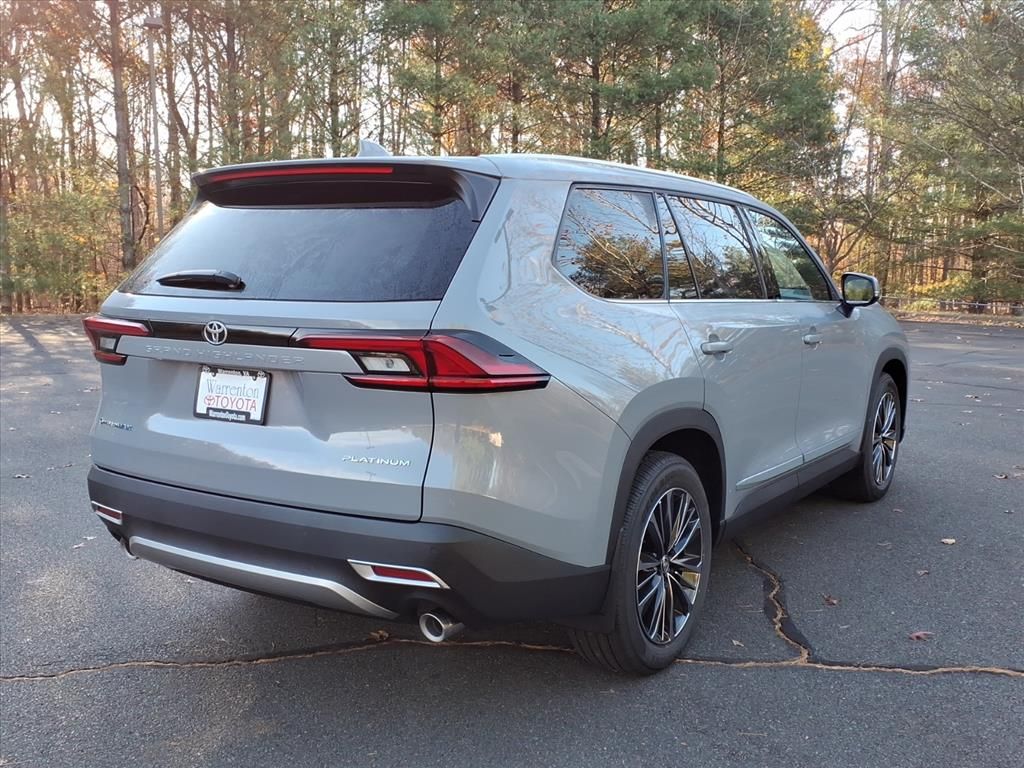 2026 Toyota Highlander Hybrid Platinum photo 3