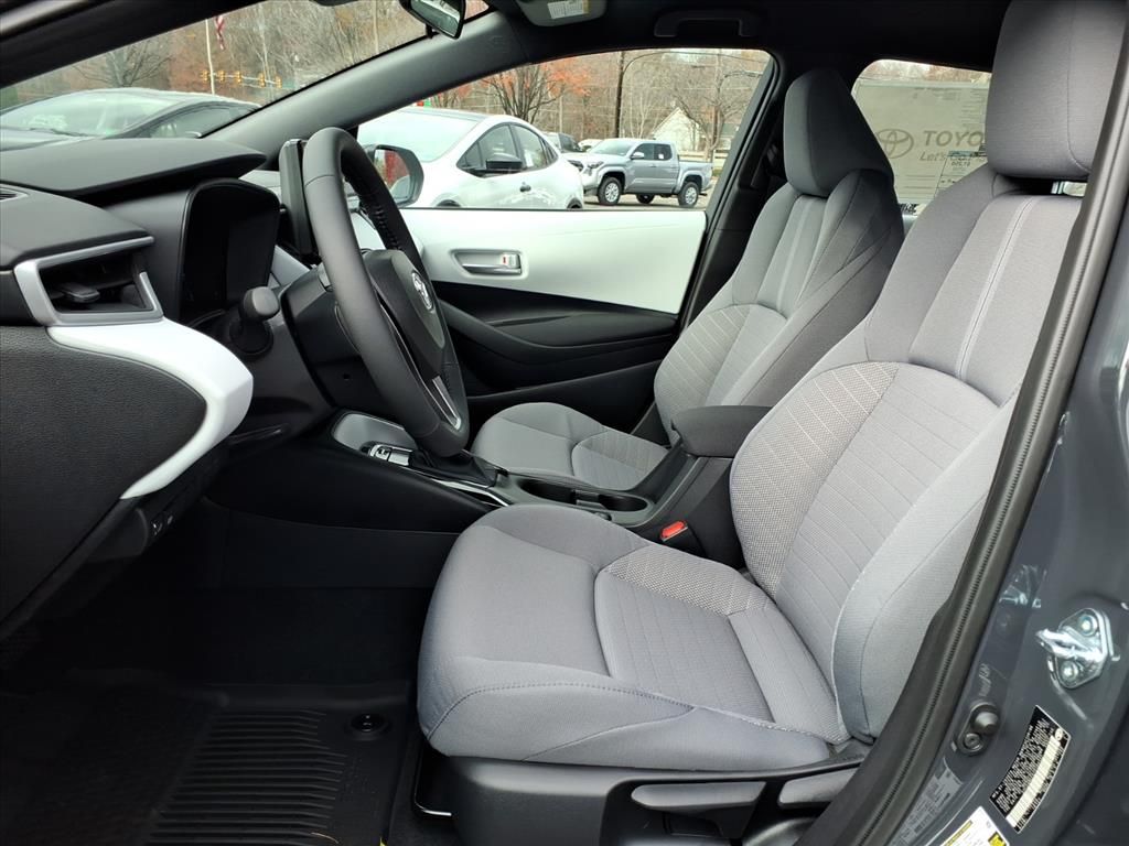 2026 Toyota Corolla SE photo 2