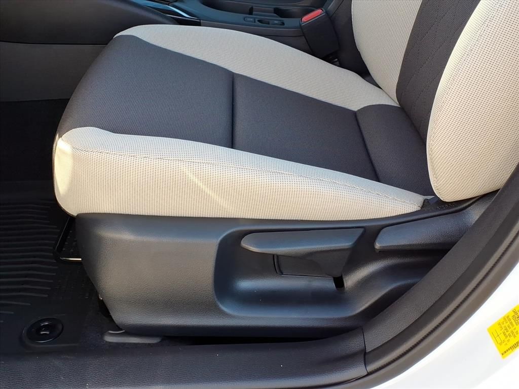 2026 Toyota Corolla LE photo 3