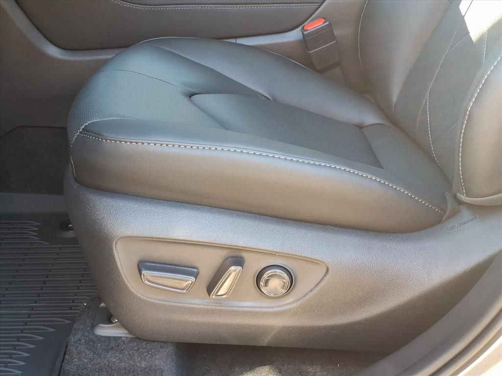 2026 Toyota Highlander XLE XSE Platinum Limited photo 3