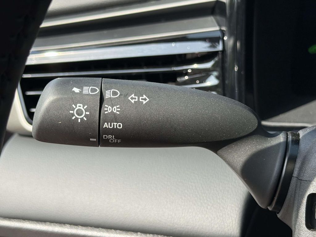 Used 2025 Toyota Camry Hybrid Sedan