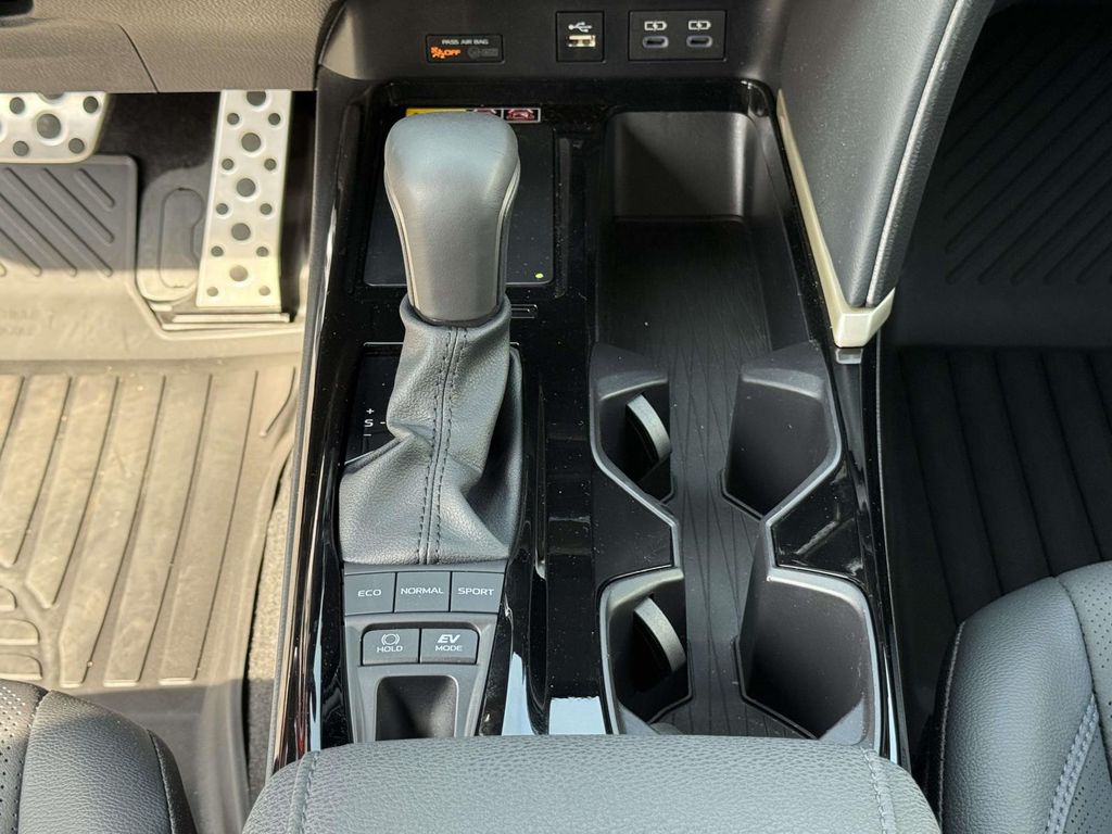 Used 2025 Toyota Camry Hybrid Sedan