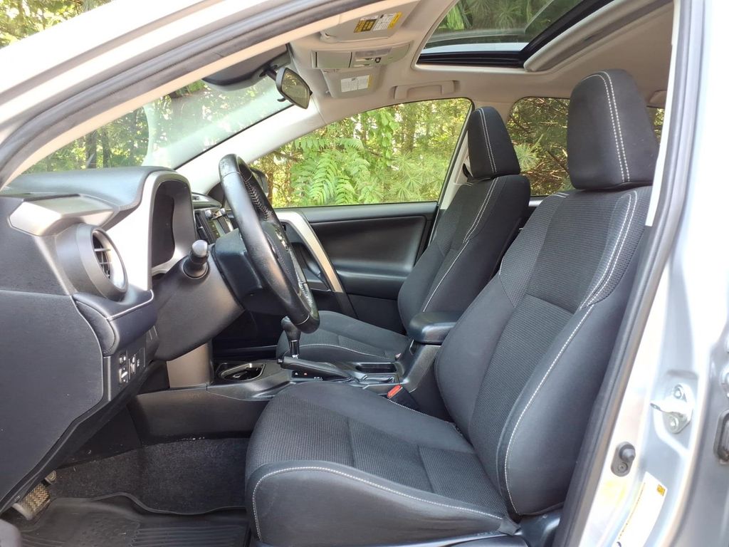 Used 2018 Toyota RAV4 XLE with VIN JTMRJREV3JD208493 for sale in Warrenton, VA