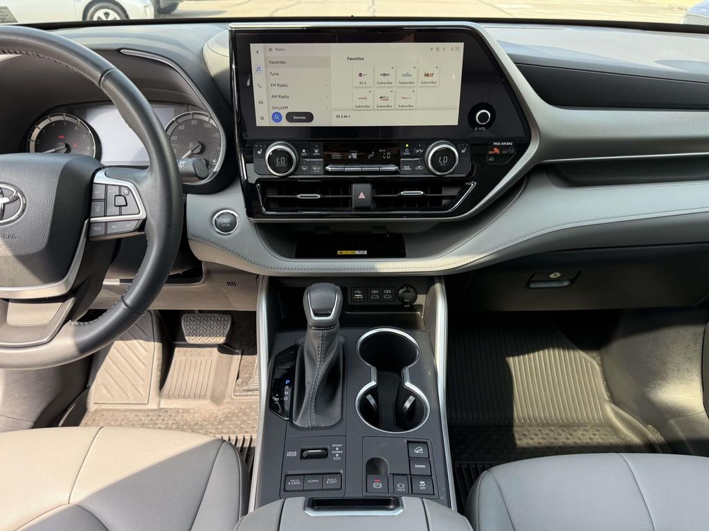 Used 2023 Toyota Highlander SUV