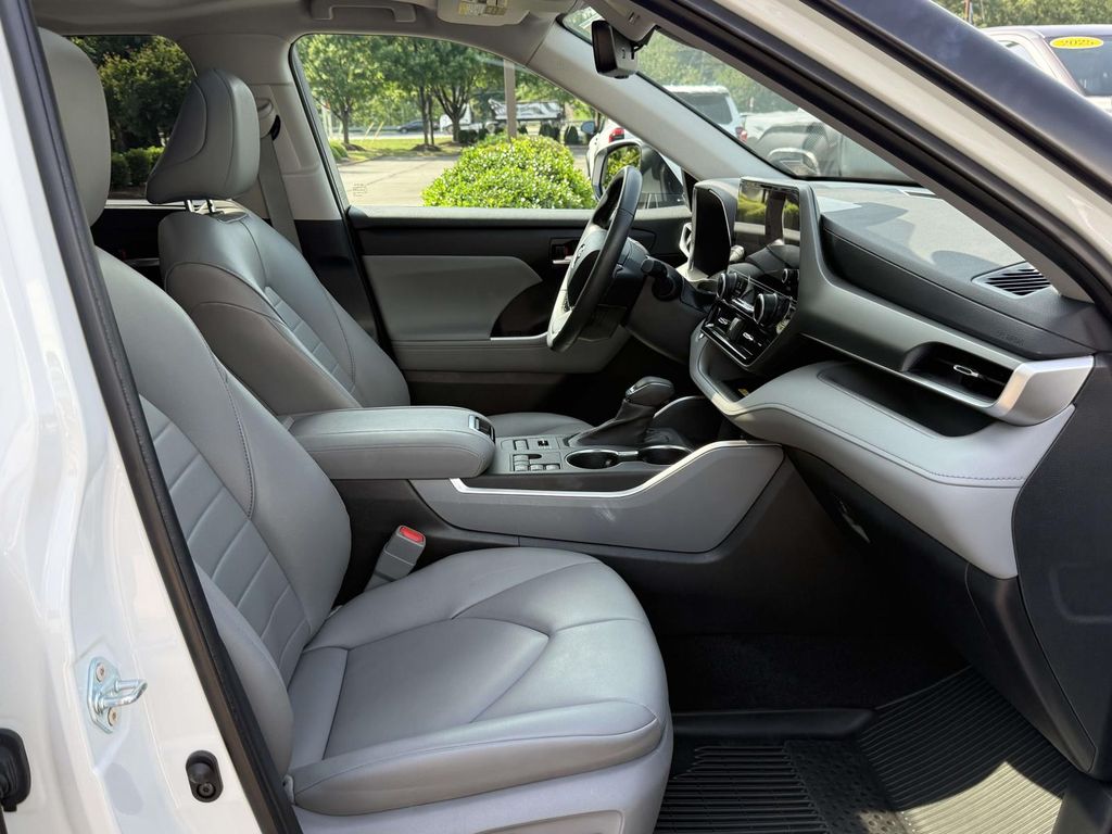 Used 2023 Toyota Highlander SUV