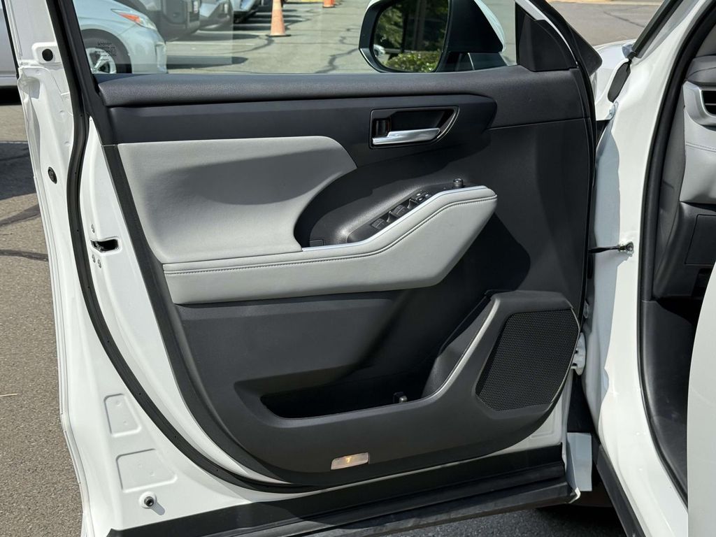 Used 2023 Toyota Highlander SUV
