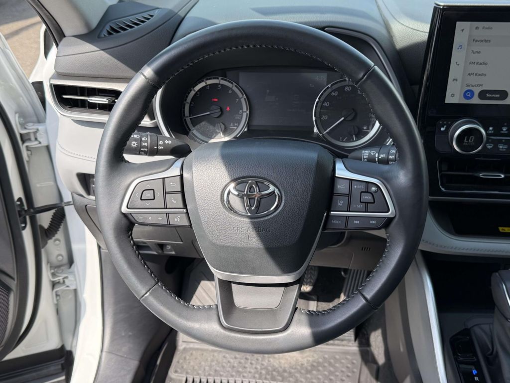 Used 2023 Toyota Highlander SUV