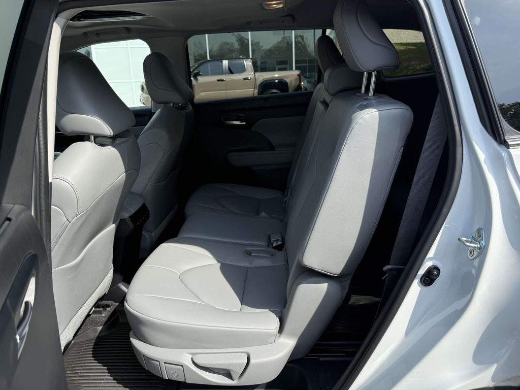 Used 2023 Toyota Highlander SUV