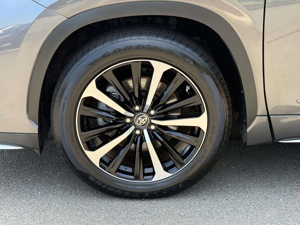 Used 2021 Toyota Highlander SUV