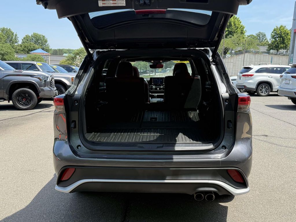 Used 2021 Toyota Highlander SUV