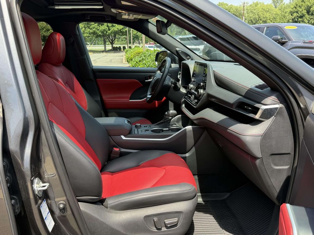 Used 2021 Toyota Highlander SUV