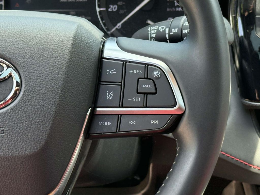 Used 2021 Toyota Highlander SUV