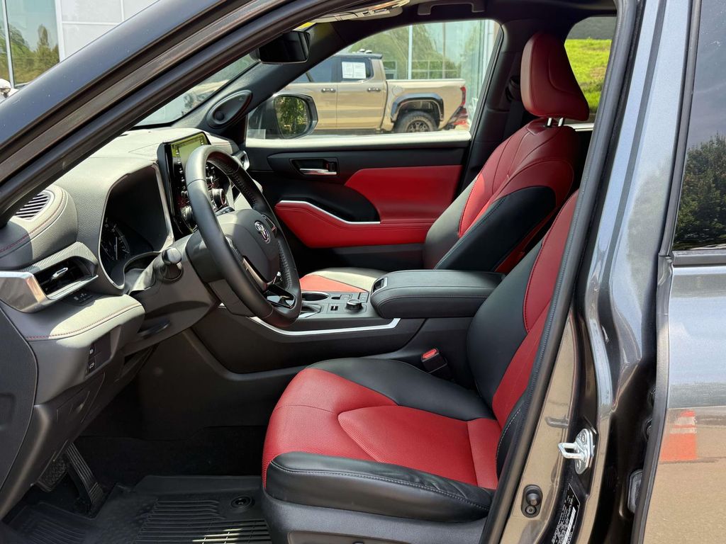 Used 2021 Toyota Highlander SUV