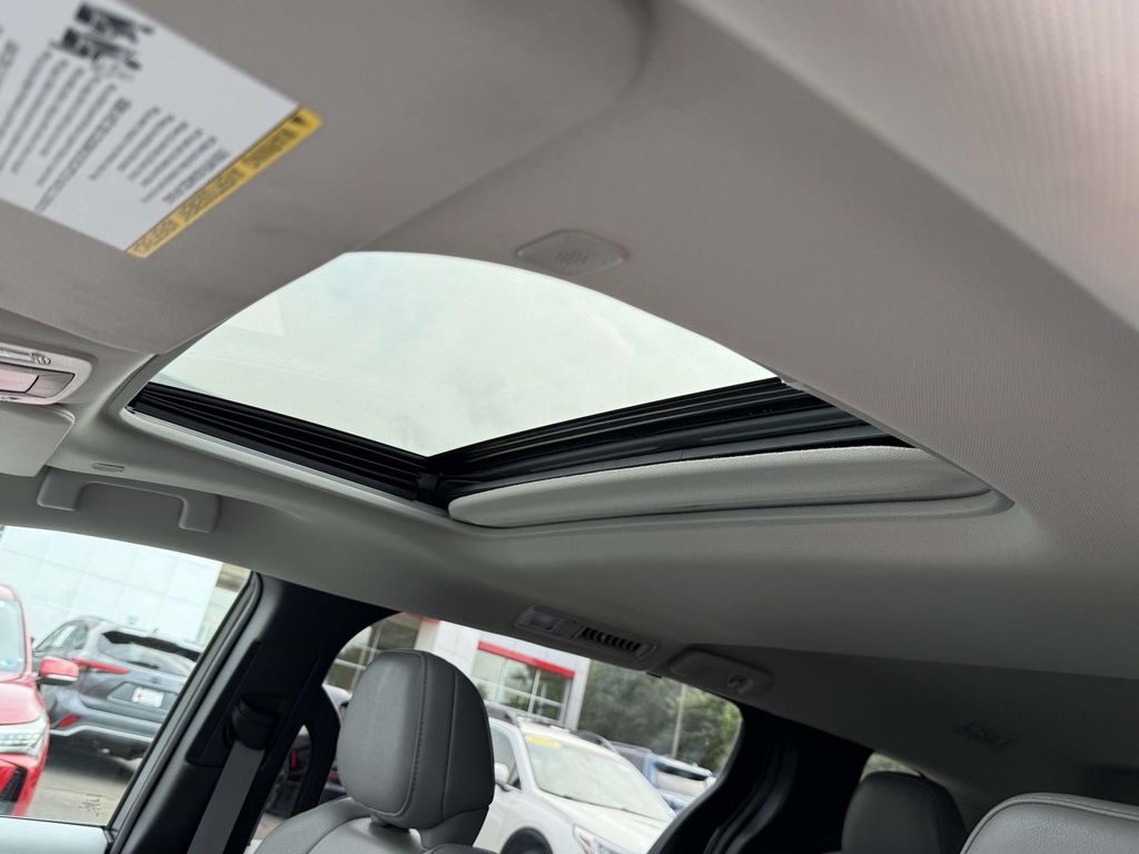 Used 2025 Toyota Sienna Van
