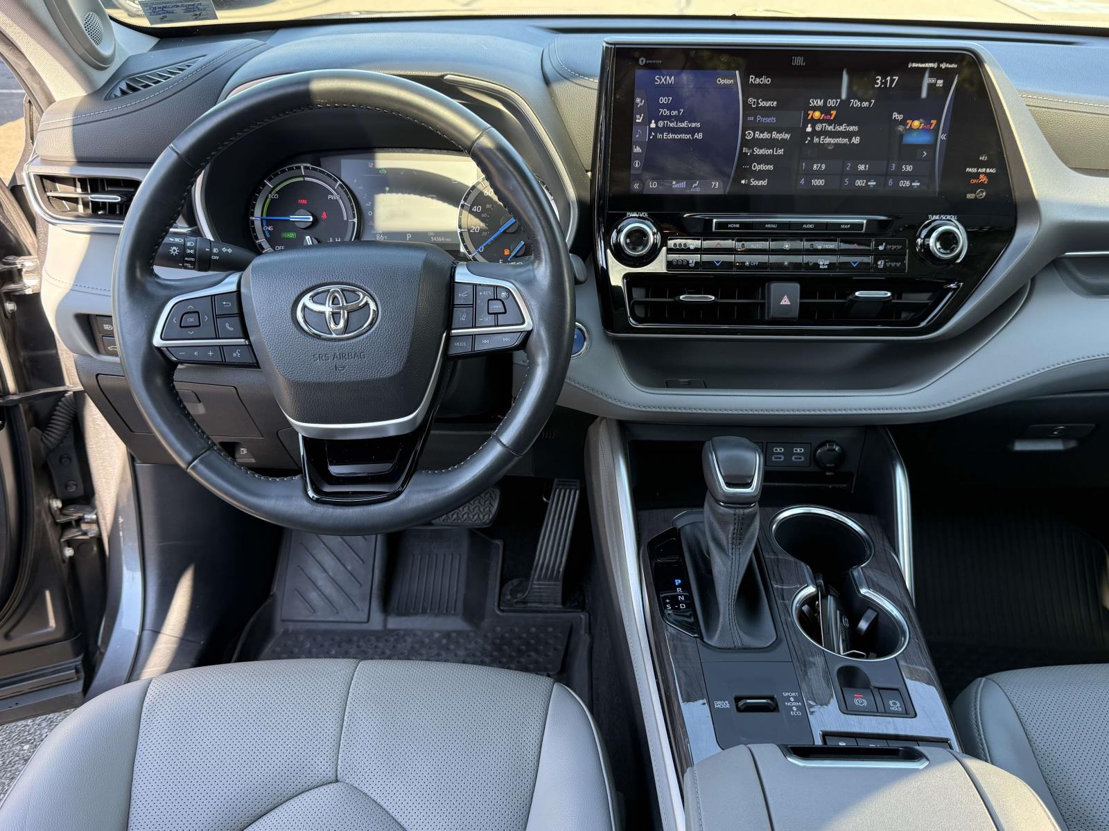 Used 2022 Toyota Highlander Hybrid SUV