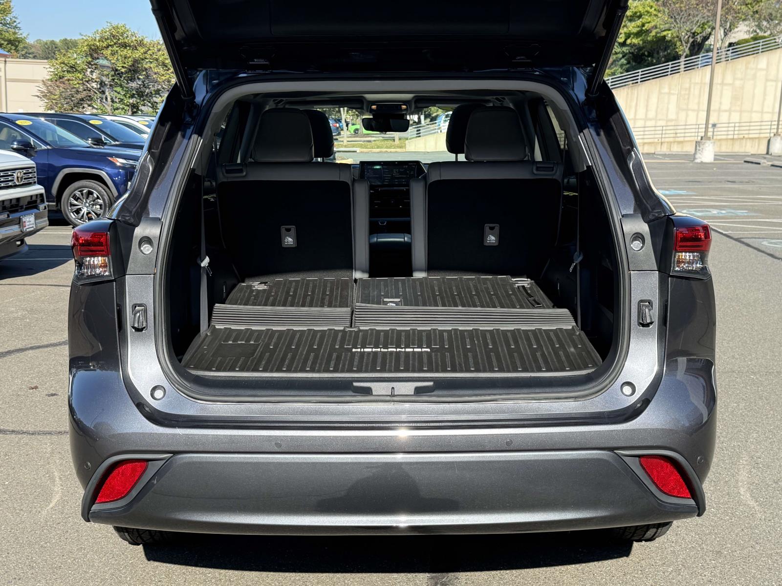 Used 2022 Toyota Highlander Hybrid SUV