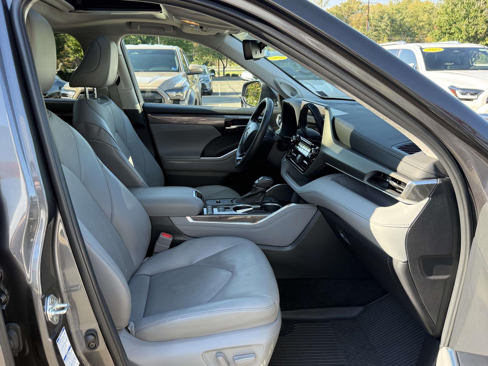 Used 2022 Toyota Highlander Hybrid SUV