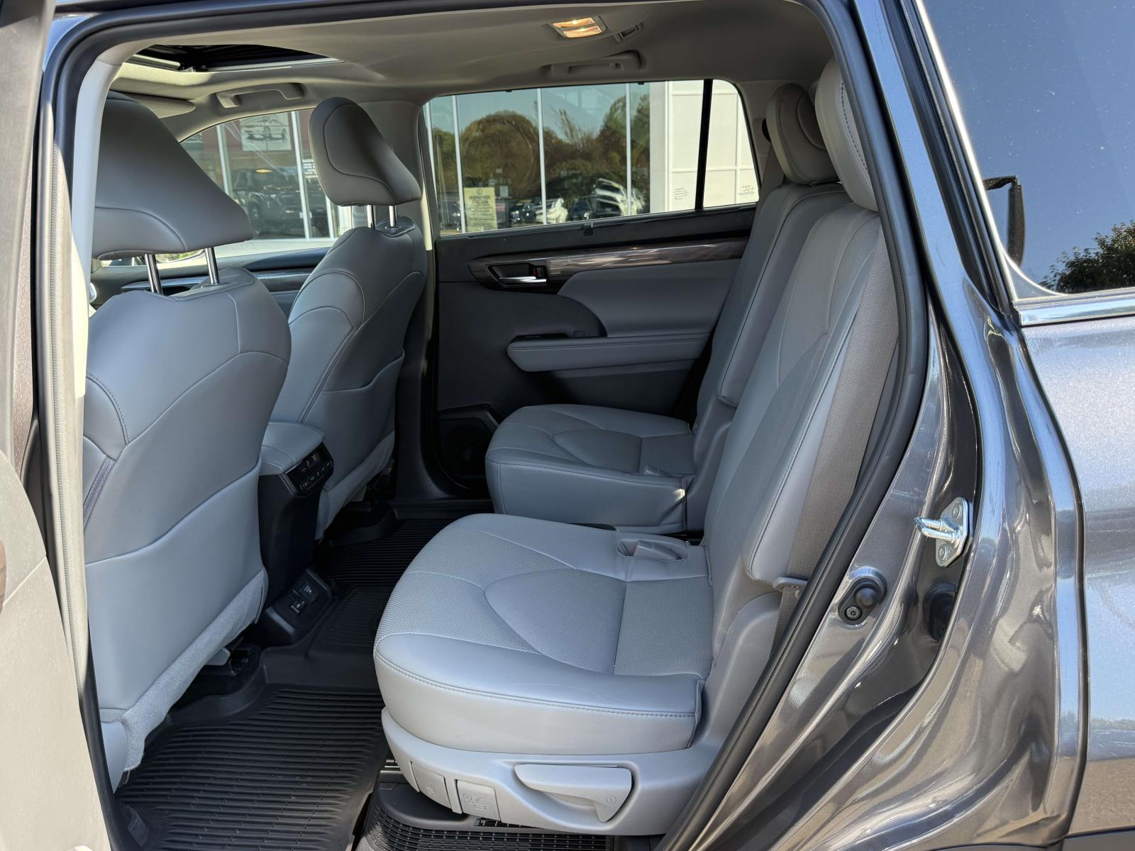 Used 2022 Toyota Highlander Hybrid SUV