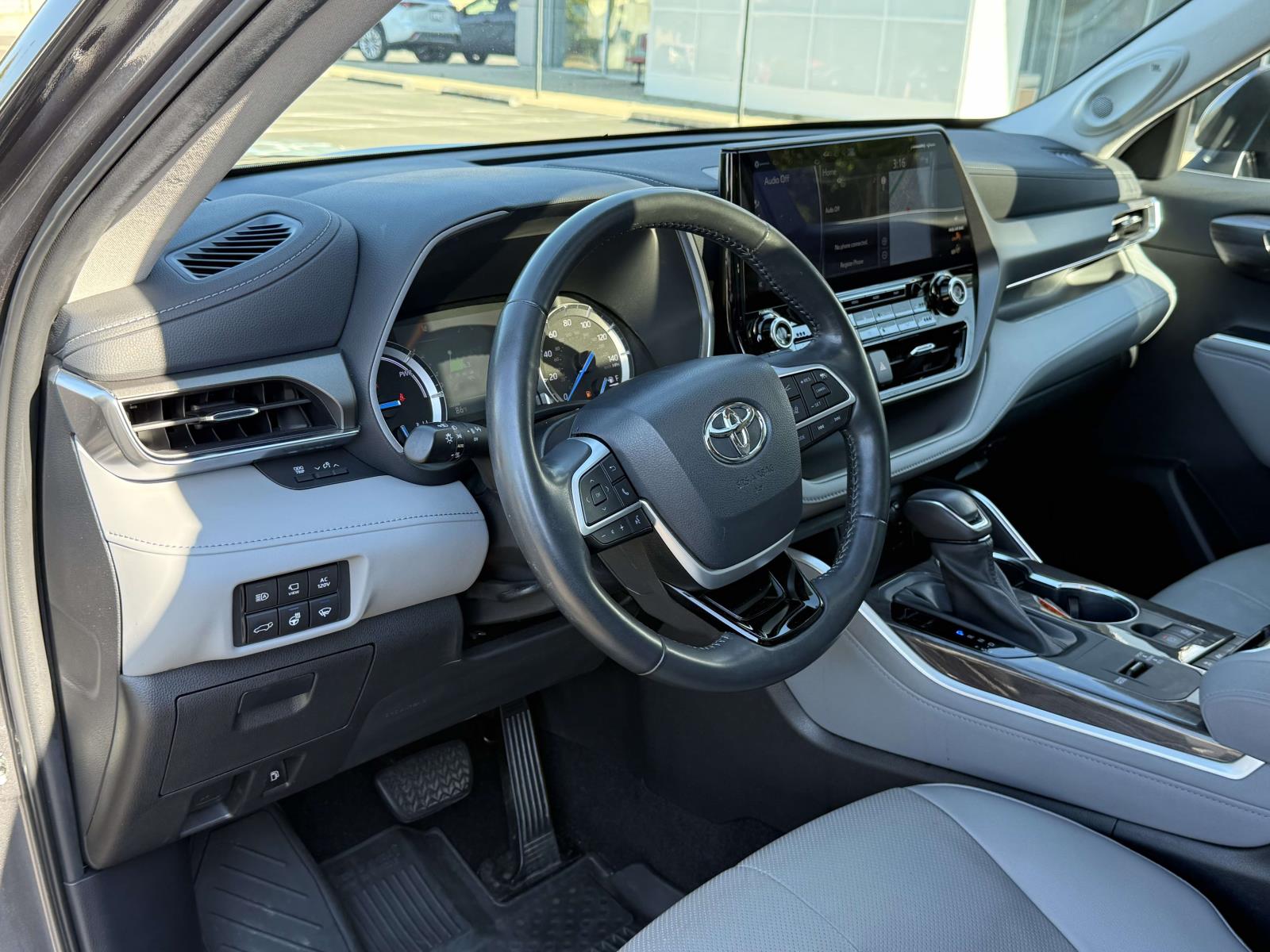 Used 2022 Toyota Highlander Hybrid SUV
