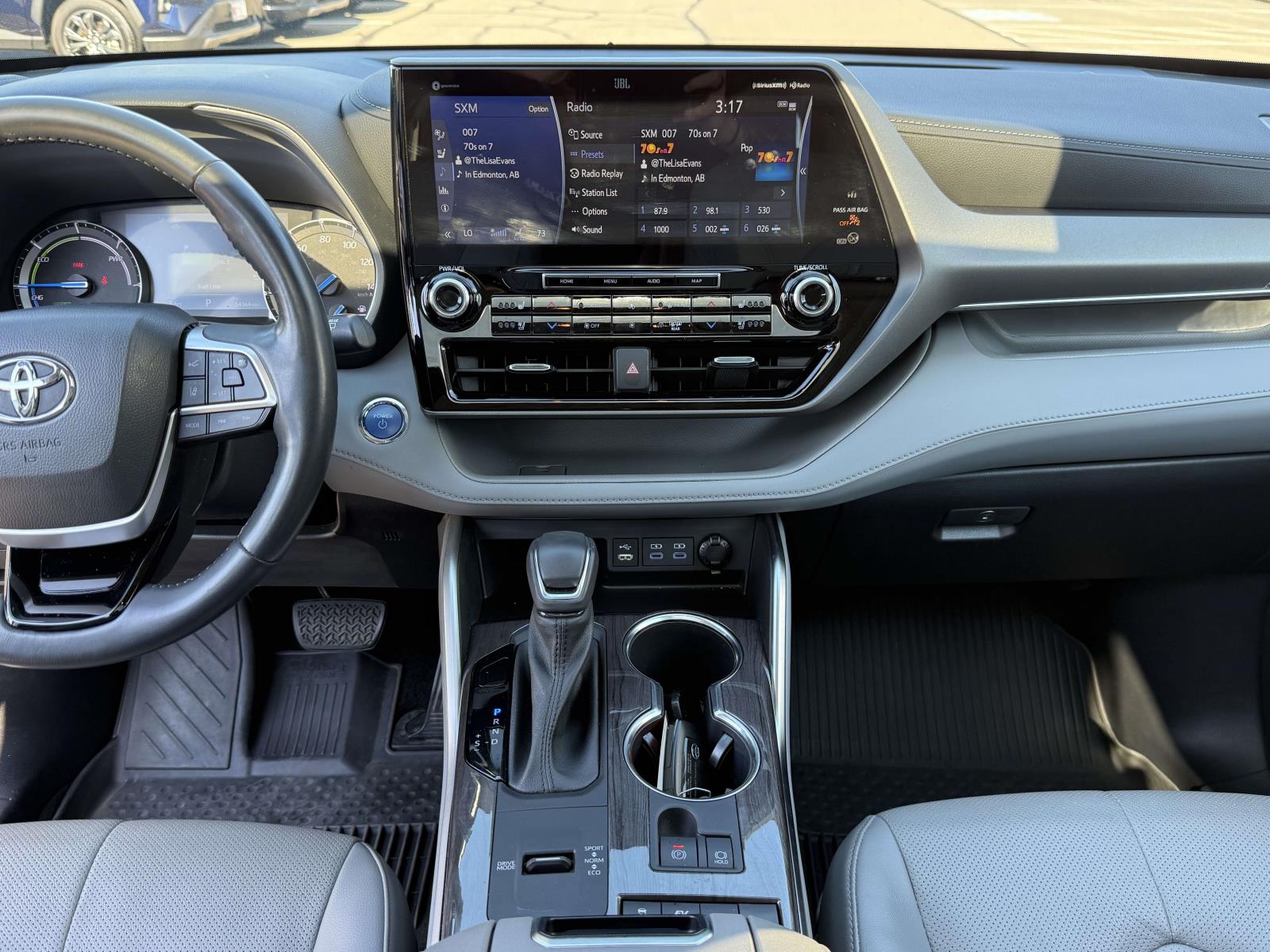 Used 2022 Toyota Highlander Hybrid SUV